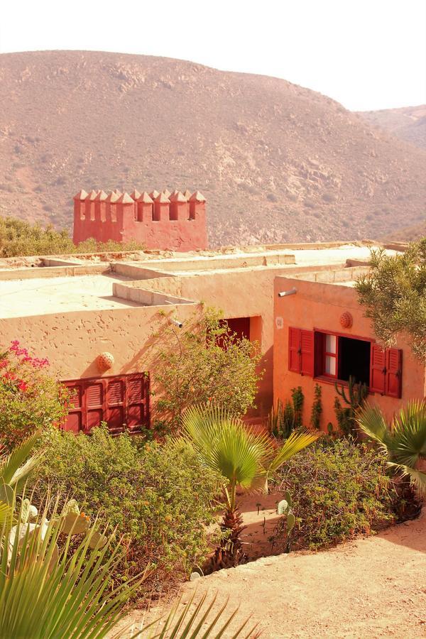 Hotel De Charme Les 3 Chameaux 4 Etoiles Mirleft Exterior photo